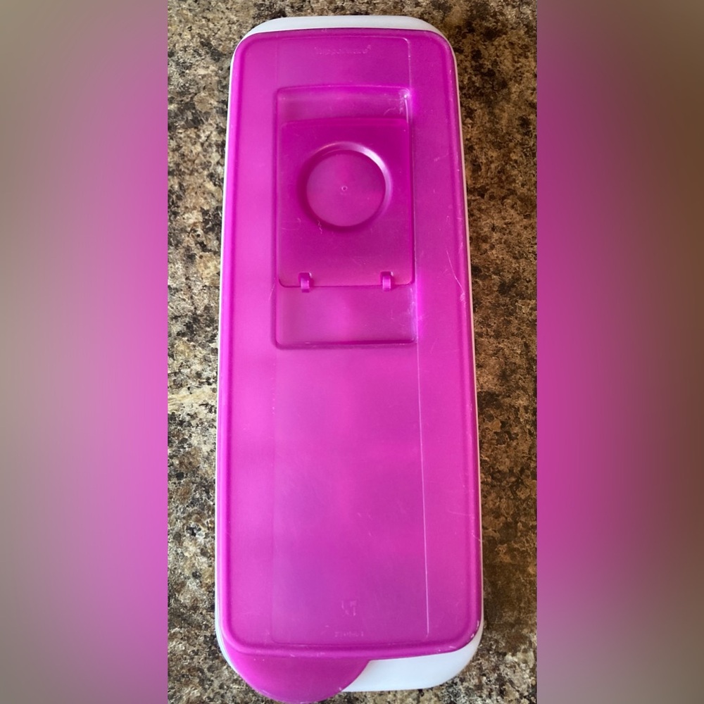 Tupperware ice cube tray - Picture 2 of 3